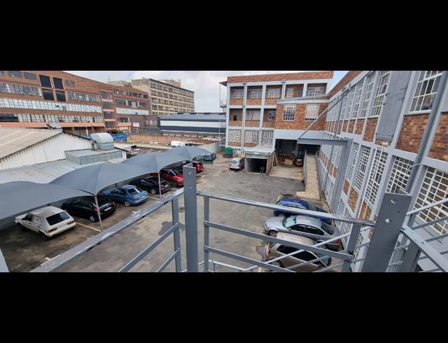 6,600M² WAREHOUSE FOR SALE IN NEW CENTRE